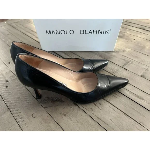 Manolo Blahnik Black Leather Curved Point Toe Pumps - Size 39 - Picture 4 of 8